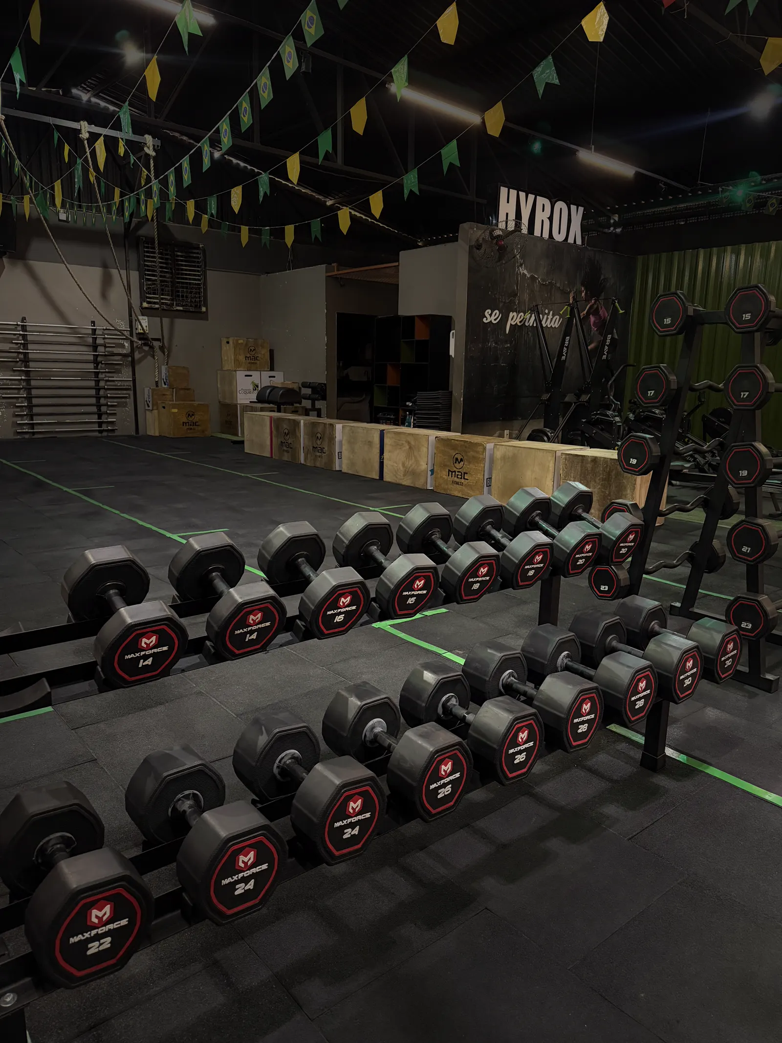 Piso emborrachado Max Force instalado em box de treino
