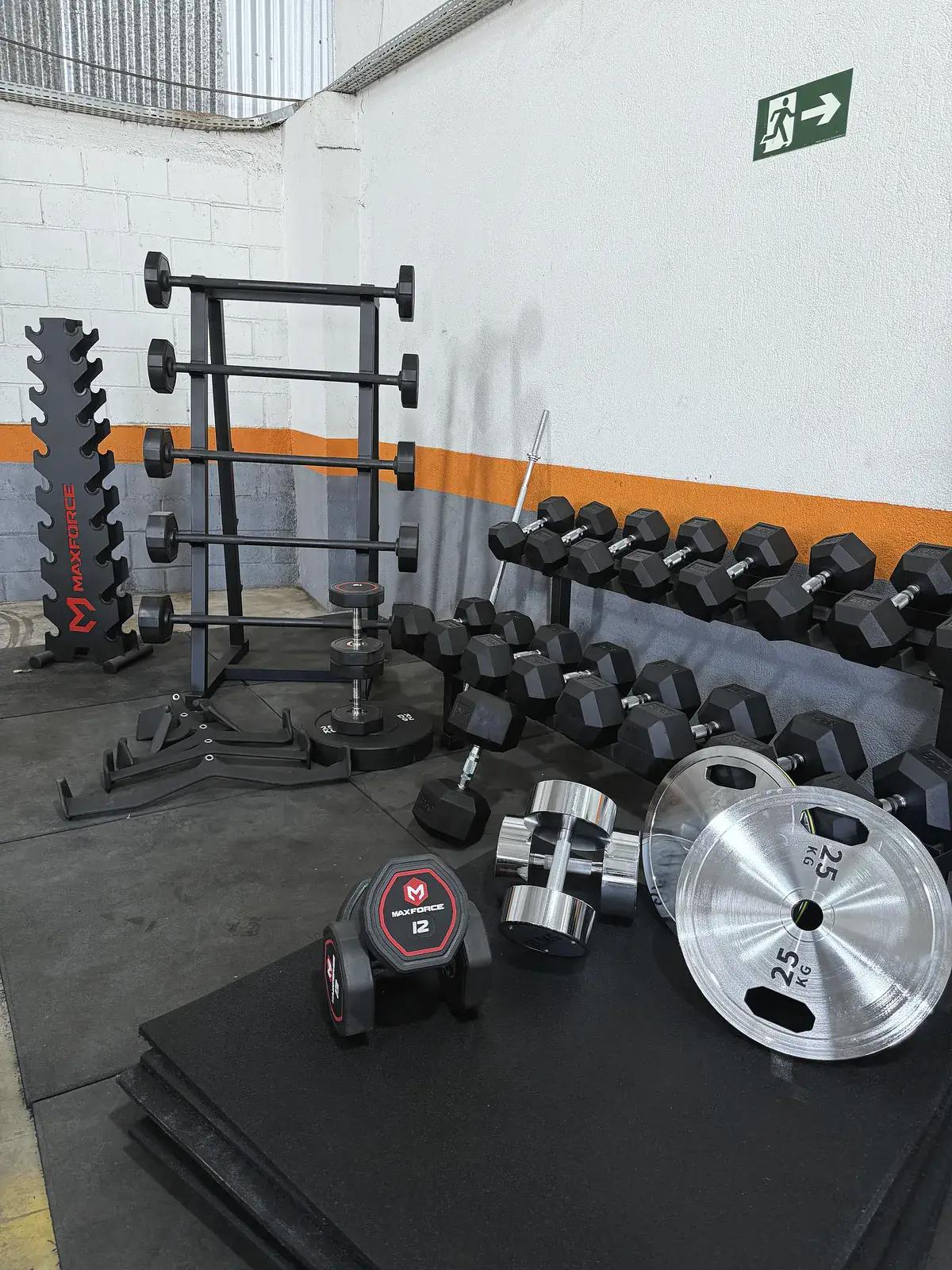 Kit cromado no showroom da fábrica